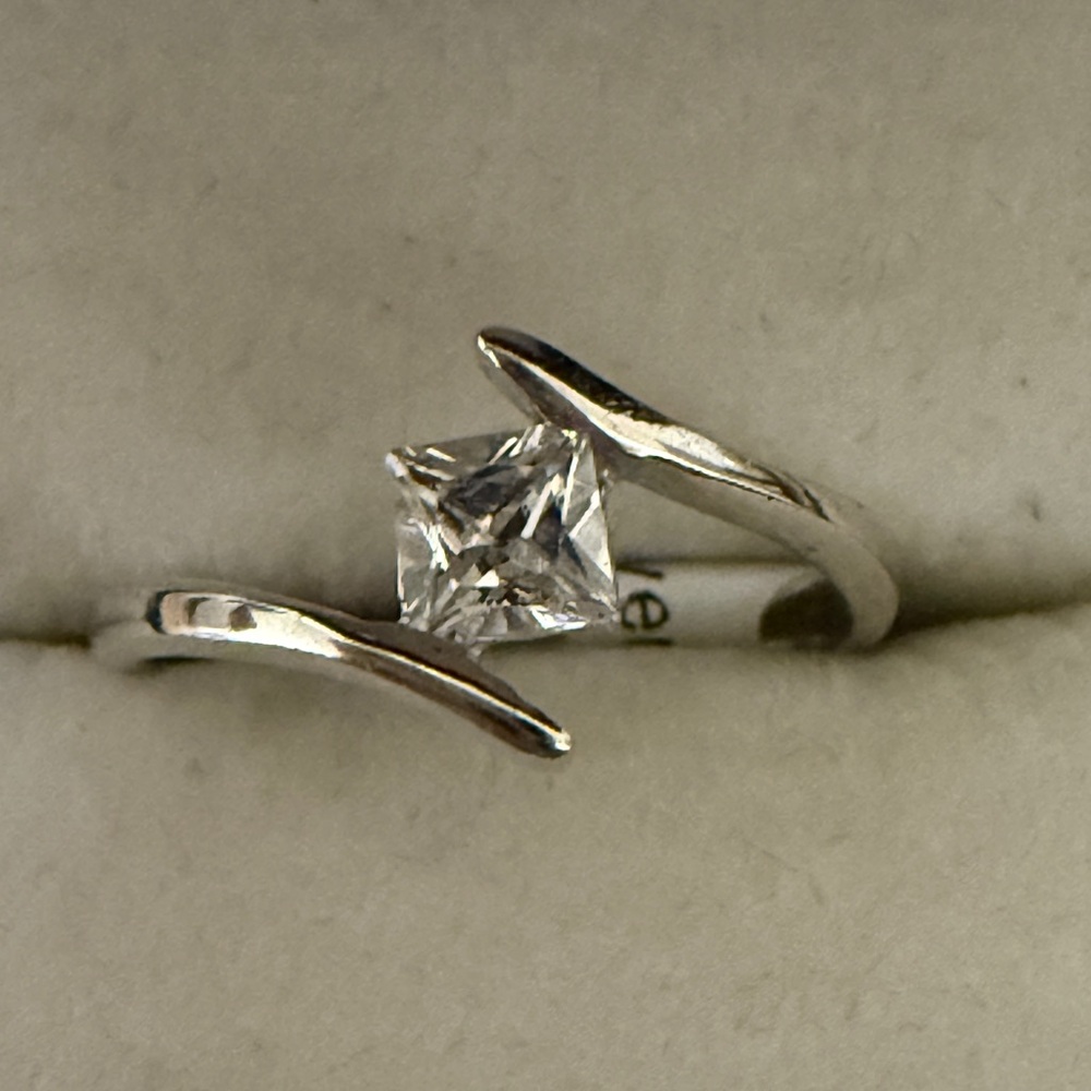 Elegant Silver Ring with Clear Stone